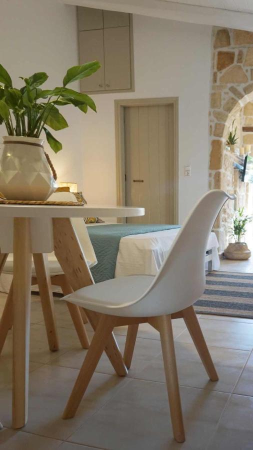 Studio Eleni - Oasis Holiday Houses Kokkinos Pirgos Extérieur photo